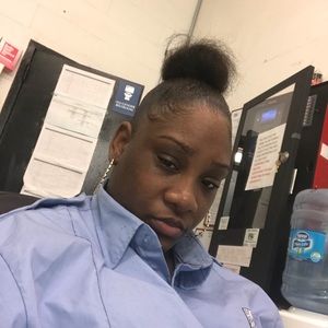 Meet your Posher, Alexis